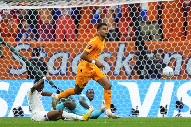 賈克波能否連續4場都幫荷蘭率先進球呢？(美聯社資料照)