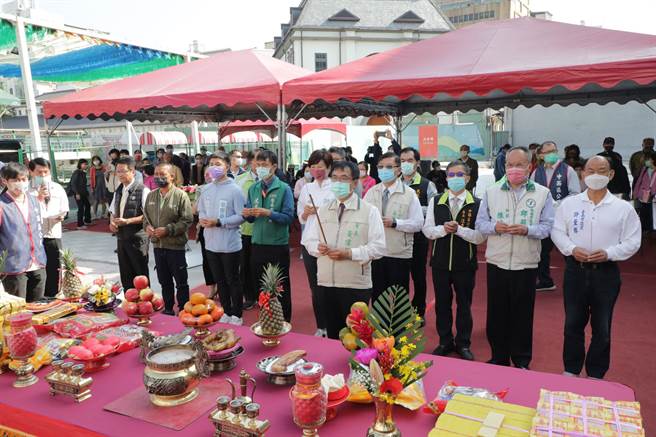 浅草里活动中心动土，台南市长黄伟哲参加祭拜仪式。（中西区公所提供／程炳璋台南传真）