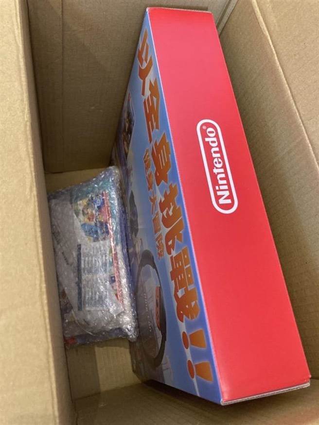 物流士监守自盗偷走健身环及游戏。（警方提供）