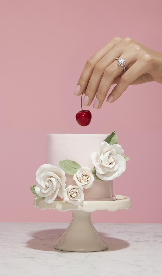 隨著疫情趨緩，海瑞溫斯頓在年底趁勢推薦婚嫁珠寶新品，祝福準新人終成眷屬。（Harry Winston提供）