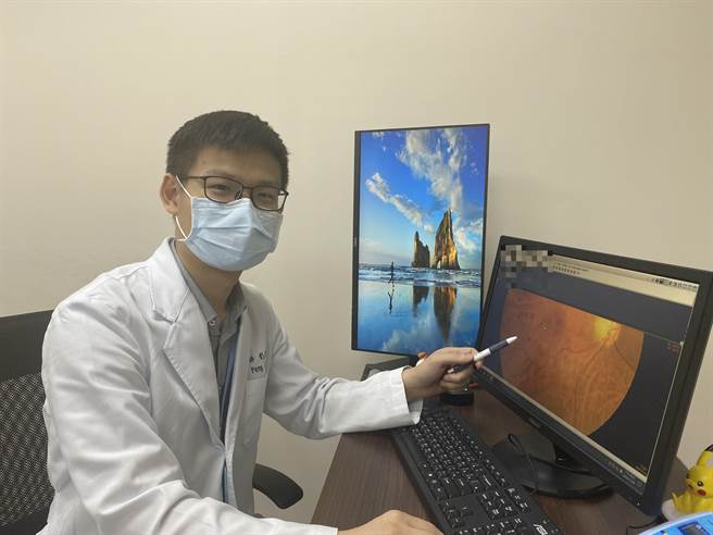 长安医院眼科医师彭书昱呼吁，高龄、患有三高、飞蚊症等病友，应定期检查眼睛，避免失明的风险。（长安医院提供／潘虹恩台中传真）