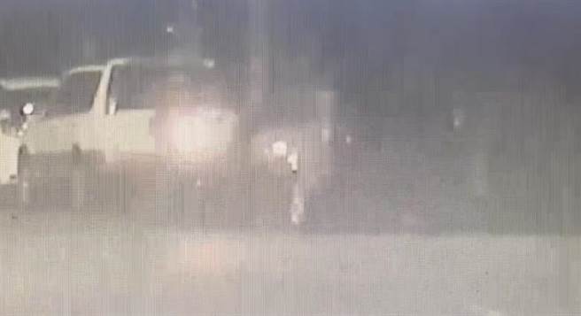 监视器拍下嫌犯犯案过程。（翻摄照片／高雄洪靖宜传真）