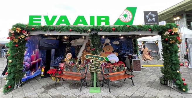 德國經濟辦事處於圓山花博公園花海廣場舉辦第3屆「德國商品X聖誕市集」，長榮航空與慕尼黑機場12月2日至4日設置宣傳展位。（長榮航空提供／陳祐誠傳真）