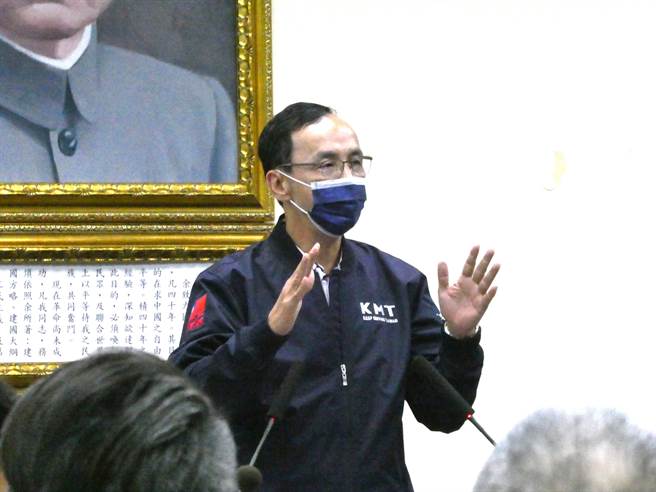 国民党今徵召台北市议员王鸿薇参选北市第三选区立委补选，党主席朱立伦下午在脸书肯定，王在地深耕16年，广受市民肯定，如今要接棒市长当选人蒋万安勤恳踏实服务，大家早认为她是最合适立委人选，是所有人心目中的民主战将。（周志豪摄）