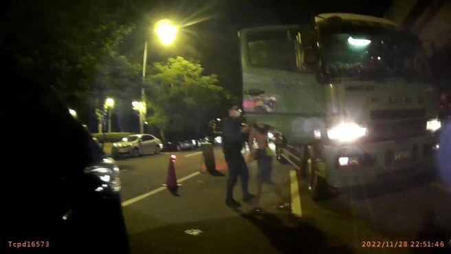 遭警攔停稱要先尿尿 保大警識破逮4條通（林郁平攝）