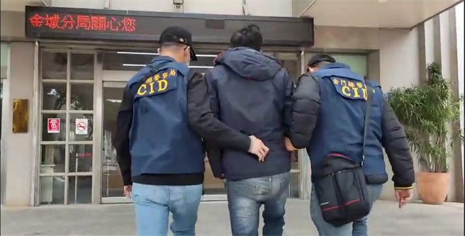 金城警分局获报2日循线逮捕蔡姓男子等4嫌。（金门警分局提供）