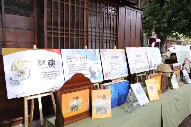 云林故事人协会14年来培训400多位素人绘本创作者，催生100多本原创绘本。（周丽兰摄）