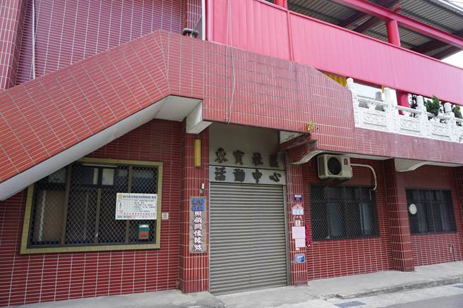 东宝社区活动中心长期借用三元宫1楼空间，地方有意易地兴建。（陈淑娥摄）