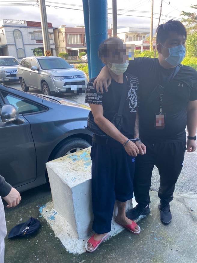 警方至宜兰逮捕到苏姓、林姓嫌犯到案。（翻摄照片／林郁平台北传真）