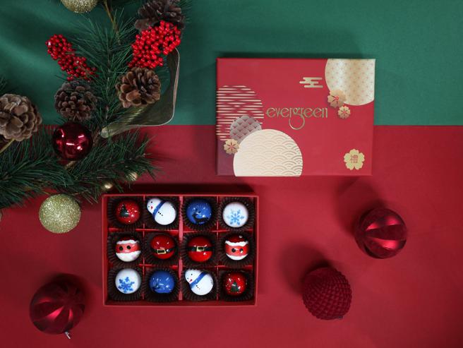 台中長榮桂冠酒店的限定耶誕款巧克力bonbnon12入禮盒。（台中長榮桂冠酒店提供）