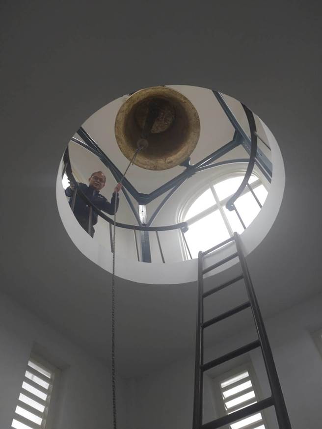 「梨山耶稣堂」2日上午10时30分再度响起，全国最高的教堂风华再现。（参山处提供）