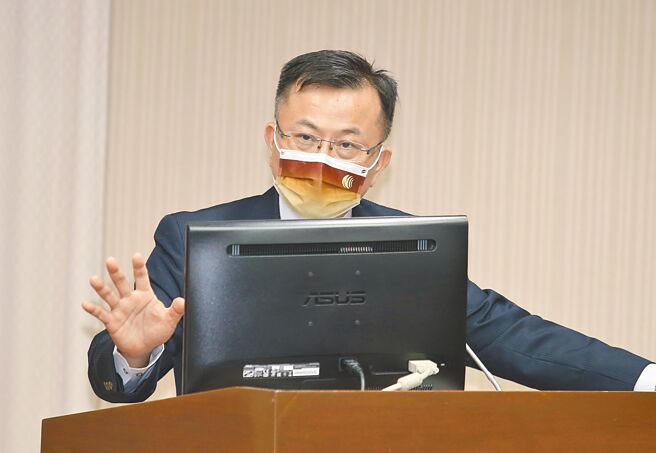 国家通讯传播委员会（NCC）主委陈耀祥1日赴立法院交通委员会备询，对于立委询问九合一选举开票时疑有电视台灌票，陈表示会先请媒体说明，并在21天内召开伦理委员会，若违反「卫广法」规定，最高可以罚200万元。（姚志平摄）