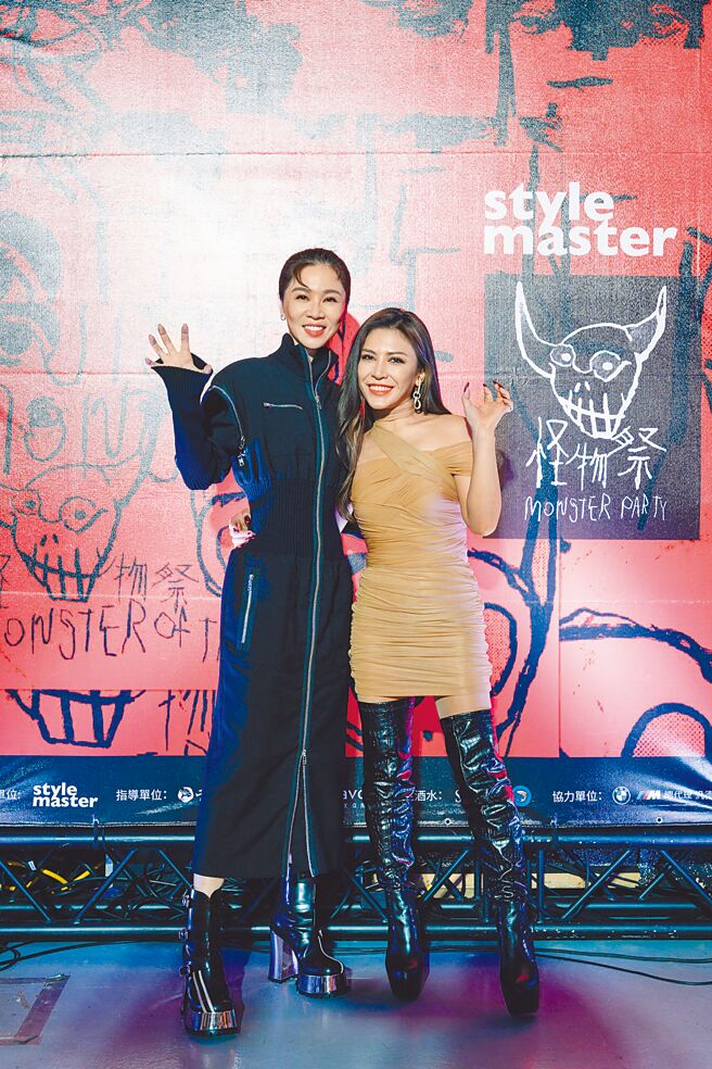 谢盈萱（左）、艾怡良昨受邀参与怪物职人颁奖典礼。（style master提供）