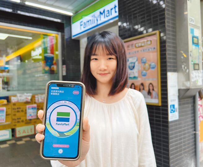 全家将于2023年迎35周年，此前宣布与手游「Pokemon GO」合作，并以传说宝可梦限时登场带动话题。（全家提供）