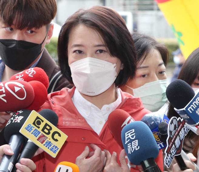 国民党台北市第3选区立委补选参选人王鸿薇（见图）3日出席民权国小校庆，接受媒体访问。（赵双杰摄）