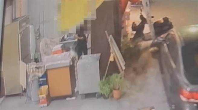 陈姓男子因缺钱花用窃取摊商的接外送单平板和手机。（高市凤山分局提供／杨舒婷高雄传真）