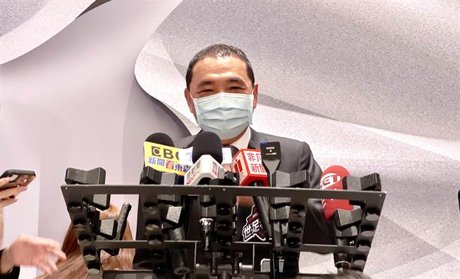 对于向江泽民表达哀悼，侯友宜表示是展现台湾人纯朴善良的价值。（吕健豪摄）