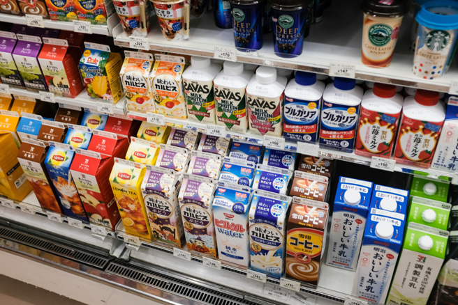 日本鲜奶以香浓、高品质着称，因此不少人去日本玩都会买来品尝。（图／shutterstock）