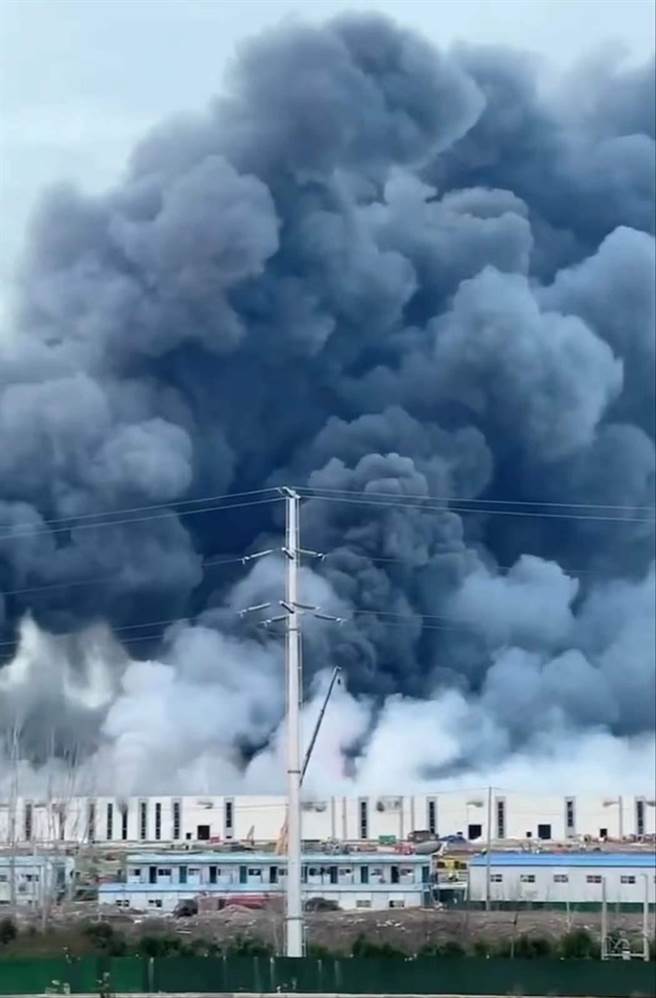 大陸十天三起重大傷亡火警，江蘇徐州經開區專案工地起火5死2傷。（新京報）