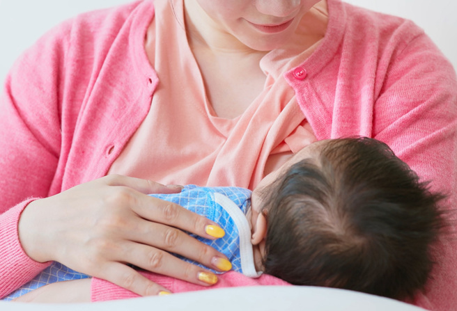 为了鼓励妈妈亲喂母乳，许多公眾场合都设有哺集乳室。（示意图／达志影像）