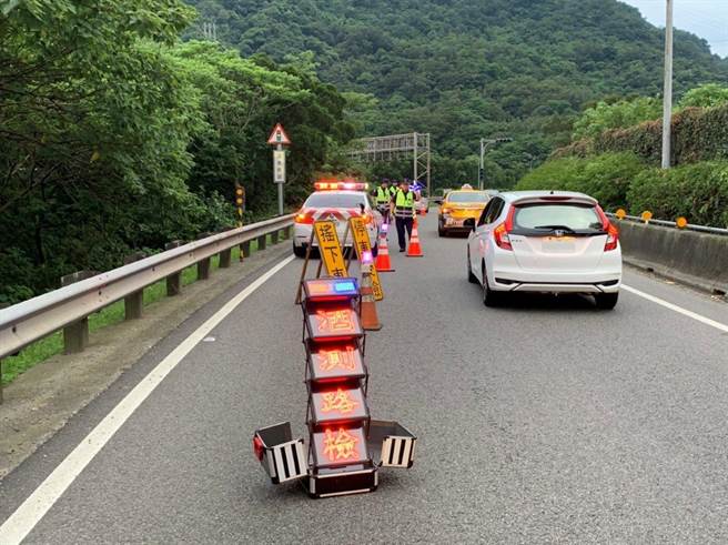 警方强力取缔酒驾，并促业者善尽社会责任。（翻摄照片／林郁平台北传真）