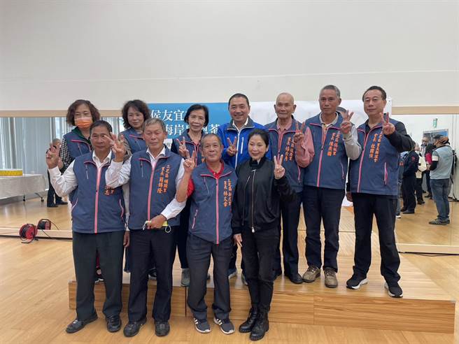 侯友宜出席北海岸感恩茶会表示，他还是一本初衷，谢谢市民给他机会，他把市长的角色努力做好。（侯友宜选举办公室提供）