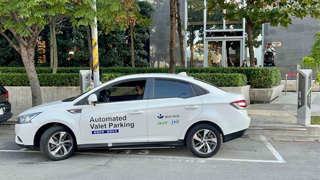 南部车用电子大厂辉创电子与宏碁智通共同合作，打造新智慧停车服务方案。（柯宗纬摄）