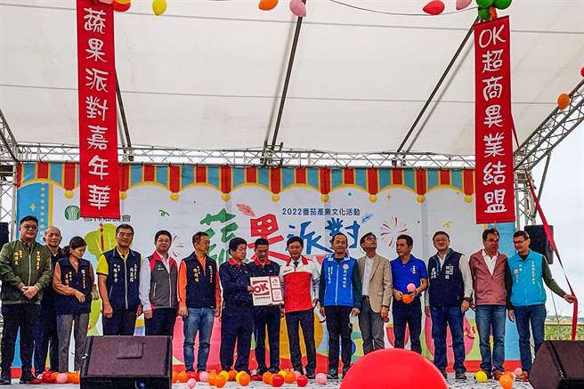 芎林蕃茄节活动，芎林乡农会并与OK超商做异业结盟。（罗浚滨摄）