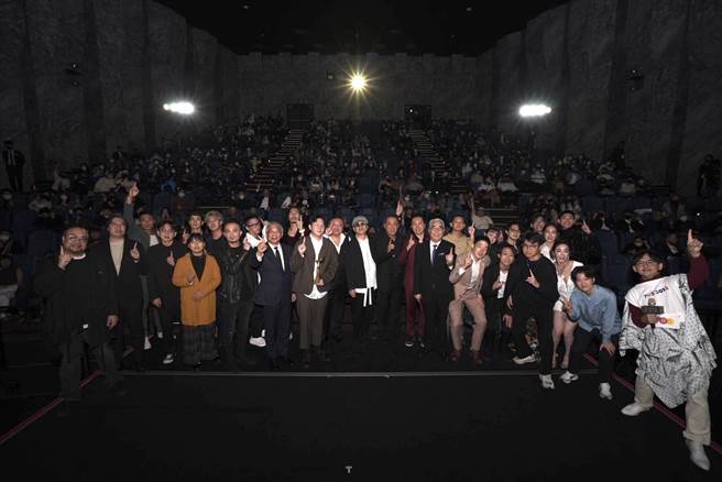 颁奖典礼现场厅内大合照。（风度影业提供）