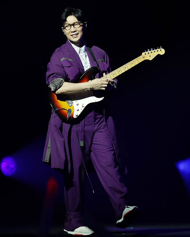 品冠3日在北流开唱，吸引大批歌迷到场支持。（季志翔摄）