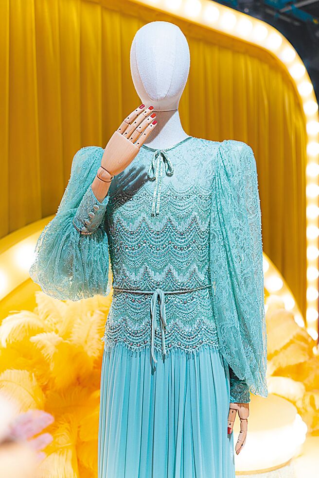 GUCCI订制礼服，上身耗时180小时、下身花70小时制成。（吴松翰摄）