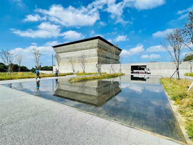 新竹市在100件參選中脫穎而出，「大坪頂納骨塔新建工程－永恆之丘」獲得建築類特優、「公道三新闢道路工程」獲土木類佳作。（新竹市政府提供／王惠慧新竹傳真）