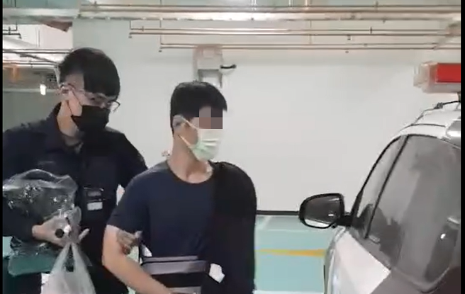 陈男为了证明自己没有携带违禁物时不断发抖，在清空口袋的过程中不慎将海洛因。(苏育宣翻摄)