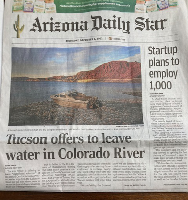 12月1日的《亚利桑那每日星报 （Arizona Daily Star)》的头条新闻是「图桑将让水留在科罗拉多河里」。（作者提供）