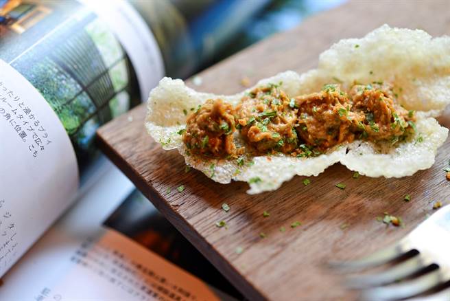 「好时好物餐桌」迎宾小点「Welcome Hakka」，创意来自于经典的客家小炒。 (五方食藏提供)