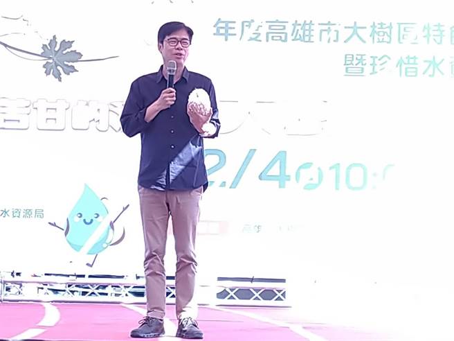 高雄市长陈其迈强调，今天特地到大树区行销，就是希望把最好吃、最安全及最卫生的白玉苦瓜，适合各种料理推荐给所有的市民朋友及民眾。(林雅惠摄)