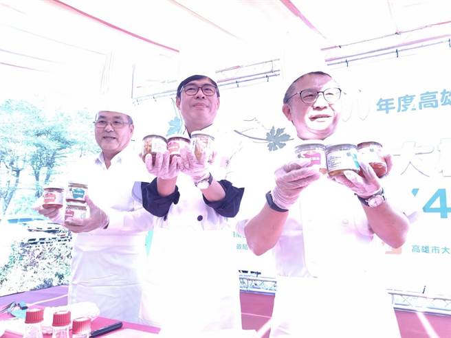 高雄市长陈其迈强调，今天特地到大树区行销，就是希望把最好吃、最安全及最卫生的白玉苦瓜，适合各种料理推荐给所有的市民朋友及民眾。(林雅惠摄)