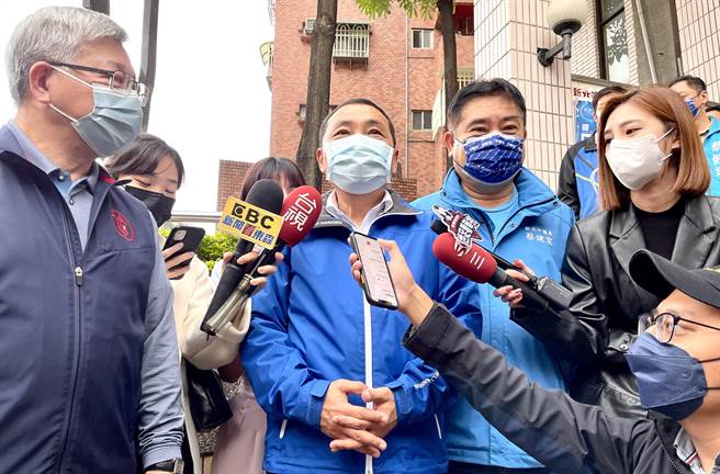 對於2024的議題，侯友宜強調自己是市長，最重要的工作是把市政顧好。（呂健豪攝）
