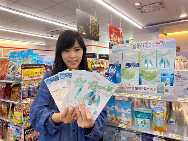 7-11助消費者脫罩後保持光彩容貌，祭出美麗日記指定面膜任選買2送1等優惠。（7-11提供）