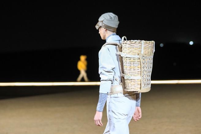 借鑑狩猎时期的鱼篓，做为后背包外型设计，颇具看头。（CFP）