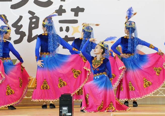 国际移民日台东新住民大秀美食、舞蹈，展现浓浓异国风情。（台东县政府提供）