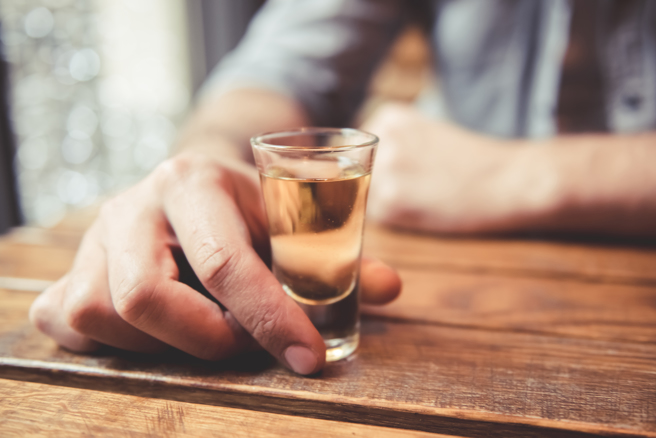 高雄市警局1名侦查队长在餐酒馆消费却与店员发生纠纷。（示意图/shutterstock）★《中时新闻网》关心您：饮酒过量，有碍健康。酒后不开车，安全有保障！