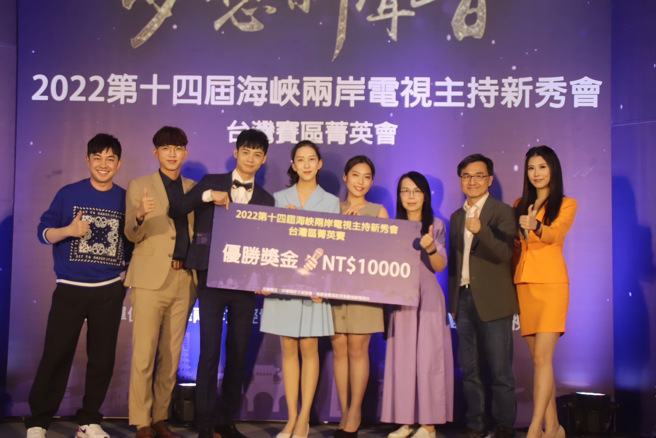 本次获选两岸总决赛资格三位选手，左三江盛祺、左四陈妤蒨、左五纪羽柔。(摄影/景义婷)