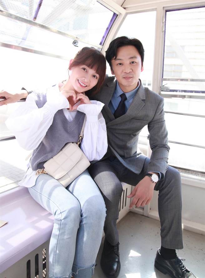 张书伟有惧高症，还是敬业与谢京颖搭摩天轮拍戏。（民视提供）