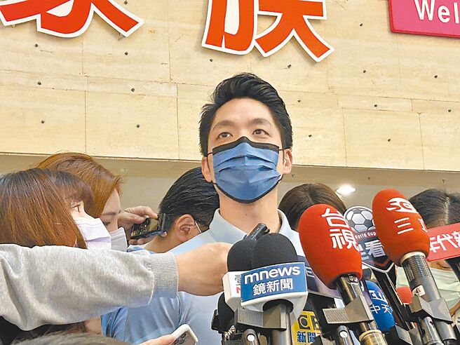 國民黨台北市黨部3日舉行台北市感恩茶會，台北市長當選人蔣萬安出席並接受訪問。（陳薏云攝）