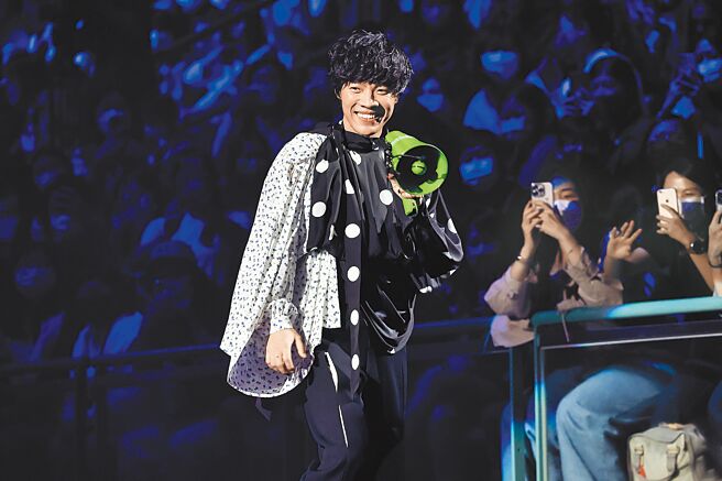 盧廣仲身兼演唱會音樂總監，帶來多首招牌歌曲。（羅永銘攝）