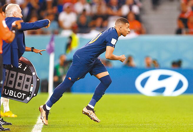 姆巴佩对突尼西亚替补上阵，未能建功，16强对波兰可望重返先发。（路透）