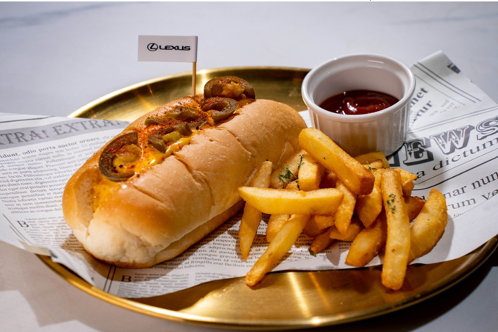 本次特別推出Lexus聯名全新餐點「費城起司牛肉三明治」。(和泰汽車提供)