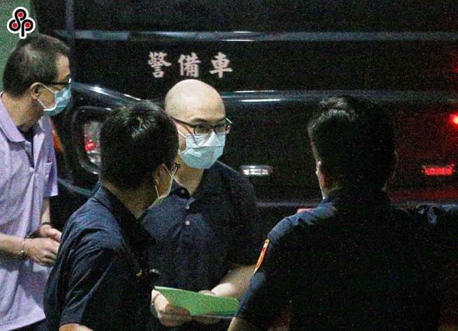 掀起民进党黑道之乱 民进党台北市党部评委会前召集人赵映光的儿子赵介佑（中）。（本报资料照片）