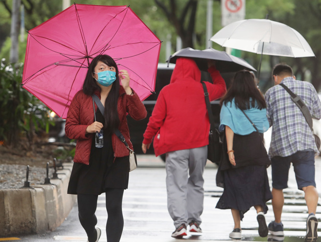 明天東半部有降雨，中部以北地區及南部山區凌晨開始有降雨機率。（示意圖／資料照）